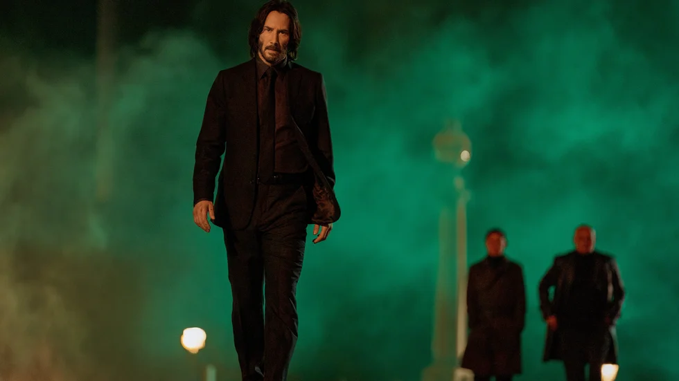 John Wick (Keanu Reeves) fortsätter sin kamp mot den ondskefulla organisationen Höga Bordet i filmen "John Wick: Chapter 4".