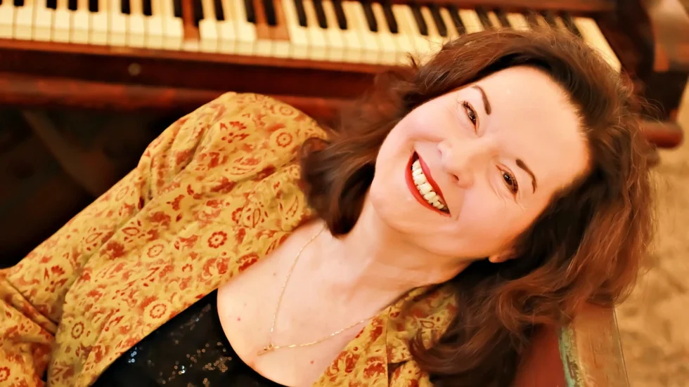 Linda Gail Lewis turnerar i Sverige med sin bror Jerry Lee Lewis musik.