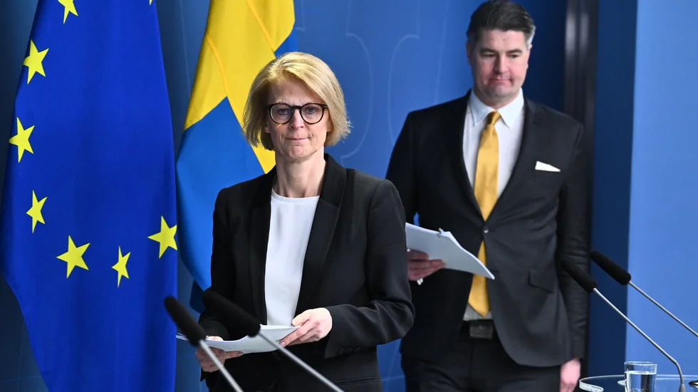 Finansminister Elisabeth Svantesson (M) och Sverigedemokraternas ekonomisk-politiske talesperson Oscar Sjöstedt.