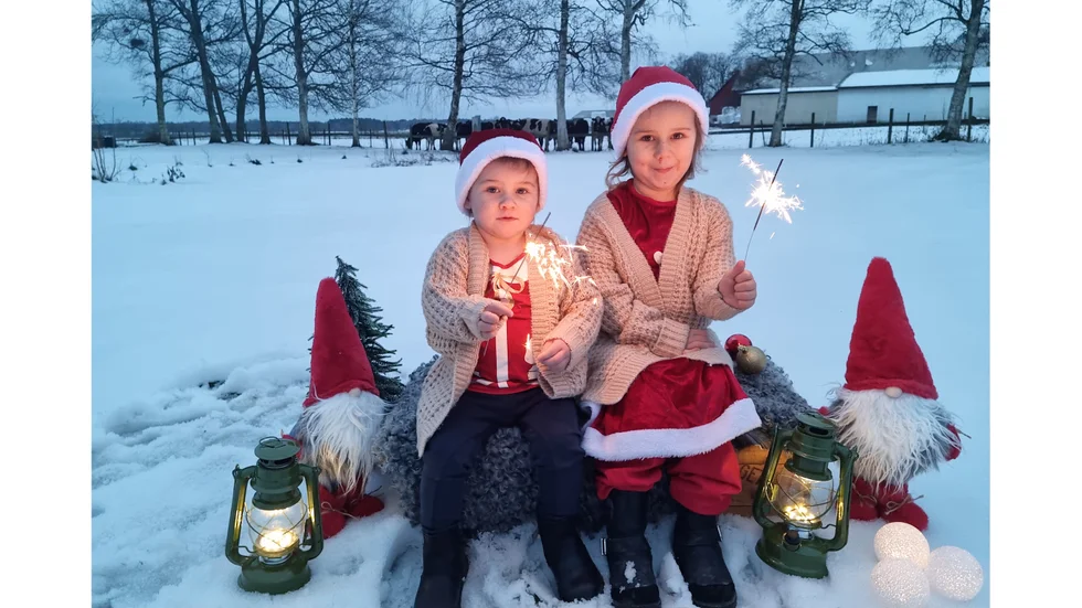 Wera, 2 år, och Wilma, 4 år.