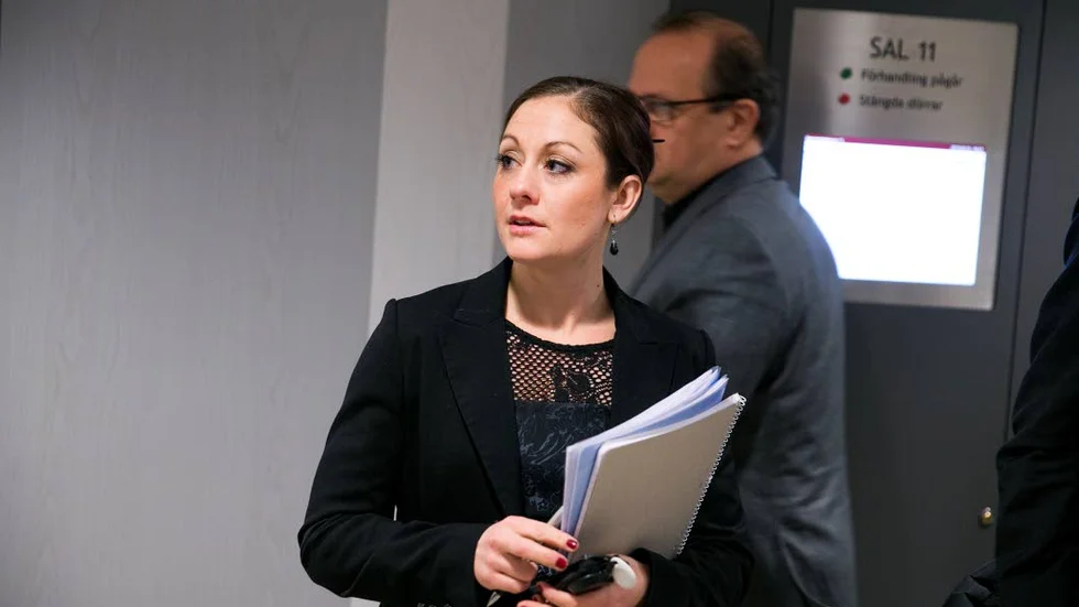 Hagamannen. Kammaråklagare Klara Dahlström säger att misstankarna inte försvagats mot de tre häktade männen som misstänks för misshandeln av Niklas Lindgren.