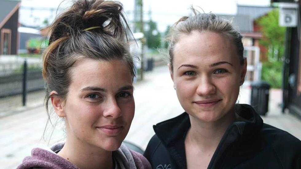 Tackat ja. Karolina Baehrenz (till vänster) har skrivit på för Boden Handboll. Den rumänska målvakten Szabo Kriszta Tünde (till höger) har sedan tidigare fått ett kontraktsförslag från klubben.