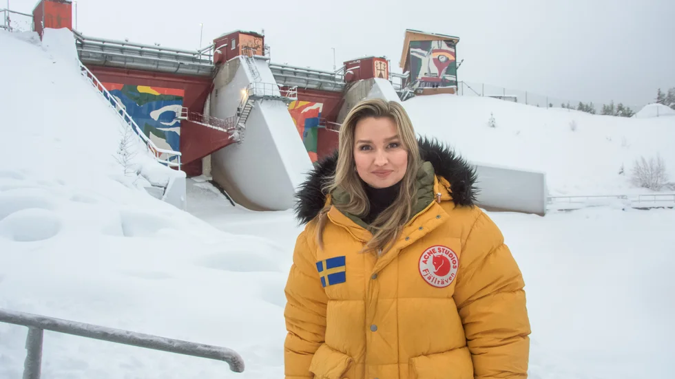 Ebba Buschs besök i Norrbotten har framförallt handlat om hennes täckjacka - en pseudodebatt, menar kulturredaktör Eva Åström.
