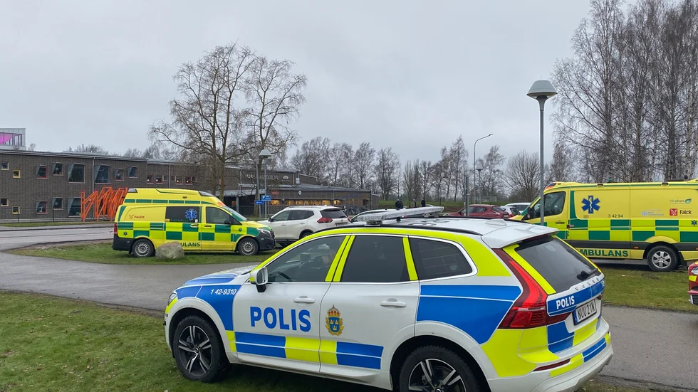 Mariebergsskolan i Motala fick utrymmas på tisdagsmorgonen efter ett skriftligt bombhot. Polisen försöker nu spåra avsändaren.