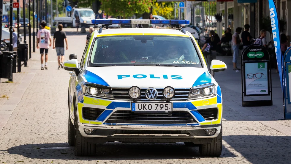Polisbil på Östercentrum.