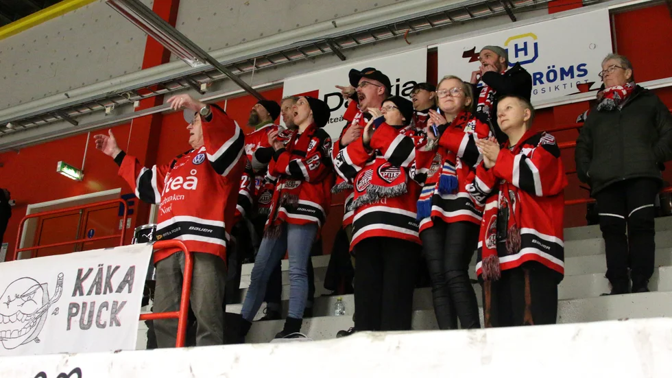 Redmill Support är som en extra utespelare för Piteå Hockey. Inte minst hemma i LF Arena under slutspelet. 