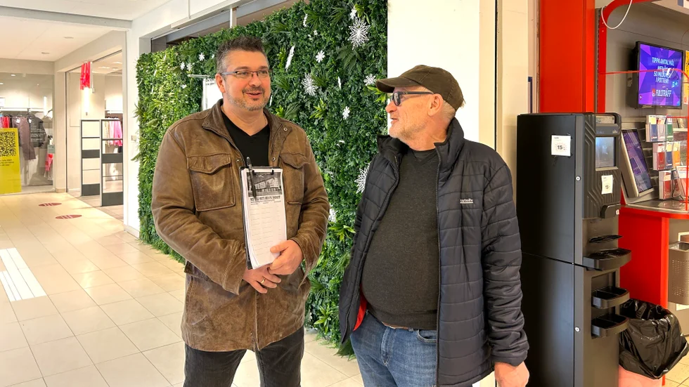 Mica Vemic (SD) och Björn Wahlund (L) raggade röster tillsammans med Kristdemokraterna. 