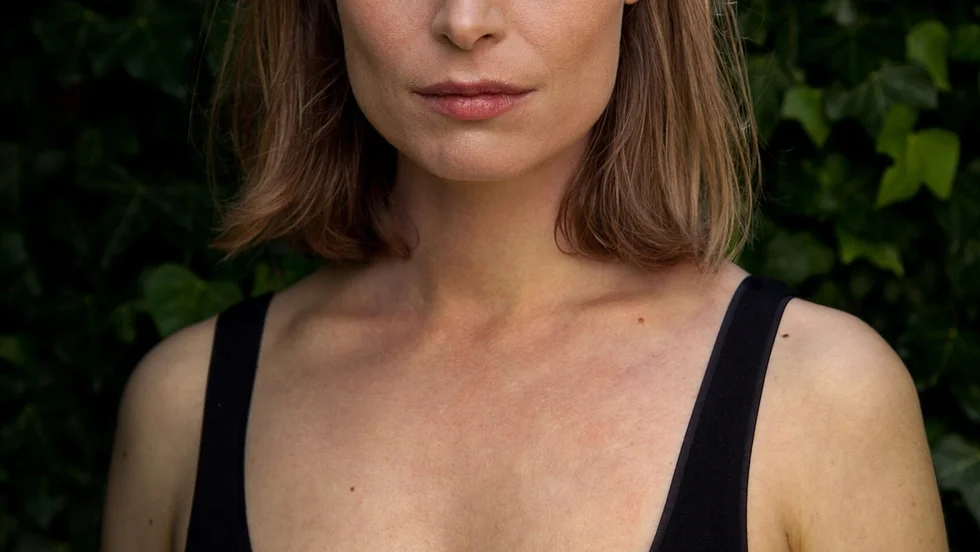 "Egentligen levererar Asta Olivia Nordenhof en stridsskrift, riktad mot kapitalismen", skriver NSD:s recensent om "Djävulsboken".