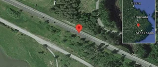 Stillastående personbil stör trafiken på väg 263