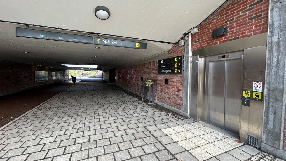 Hissen behöver renoveras för att fortsätta vara säker. Under tiden får resenärer som brukar åka hiss lösa det på annat sätt.