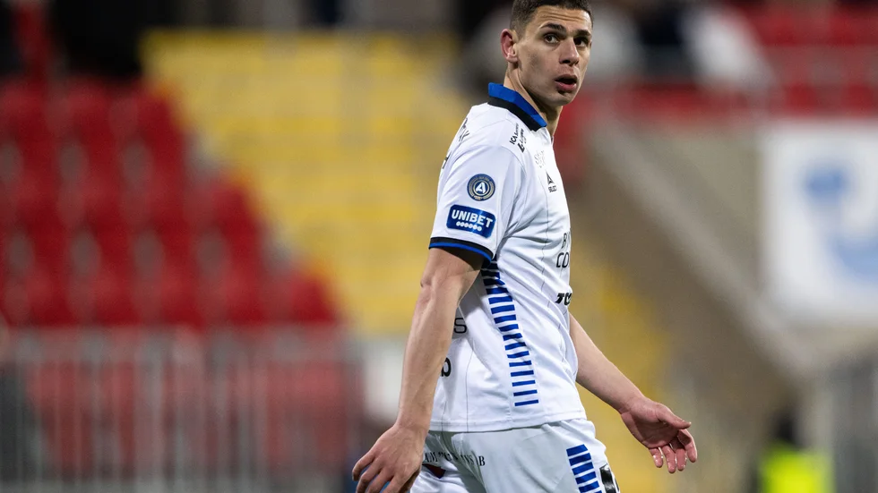 Yousef Salech gjorde två mål mot Karlstad.
