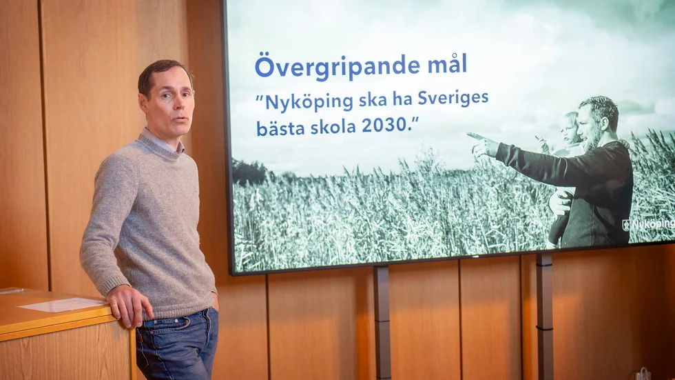 Peter Ekedahl menar att varslet inte kommer att märkas ute på skolorna eftersom de berör en sådan liten del av alla som är anställda, totalt sett.
