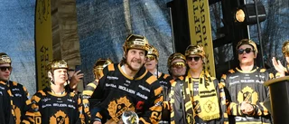 BILDEXTRA: Se Skellefteå AIK:s jubel, glädje och lycka på torget