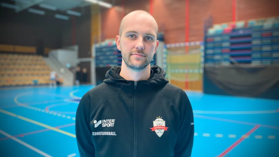 Martin Kristensson kommer att ha med sig FBC:s sportchef Kent Olsson på bänken under de två första kvalmatcherna då tränarkompanjonen Andreas Sjöberg är på semester.