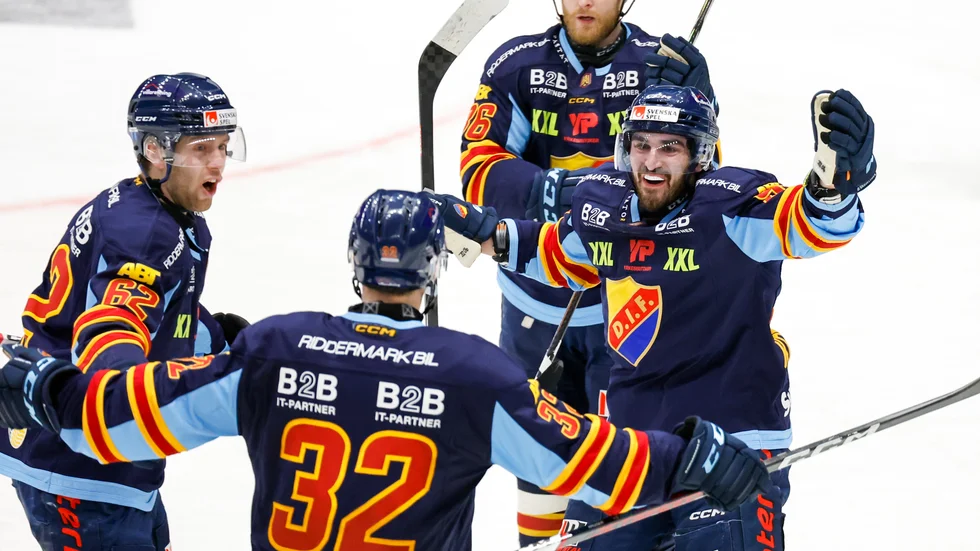 Kevin Karlsson jublar efter att ha nätat i kvartsfinalen mot Björklöven. 