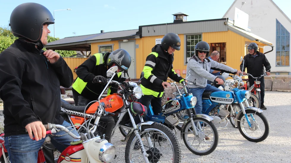 Gute moppers gör sig redo för avfärd. Den här tisdagskvällen har man siktet inställt på Rone.