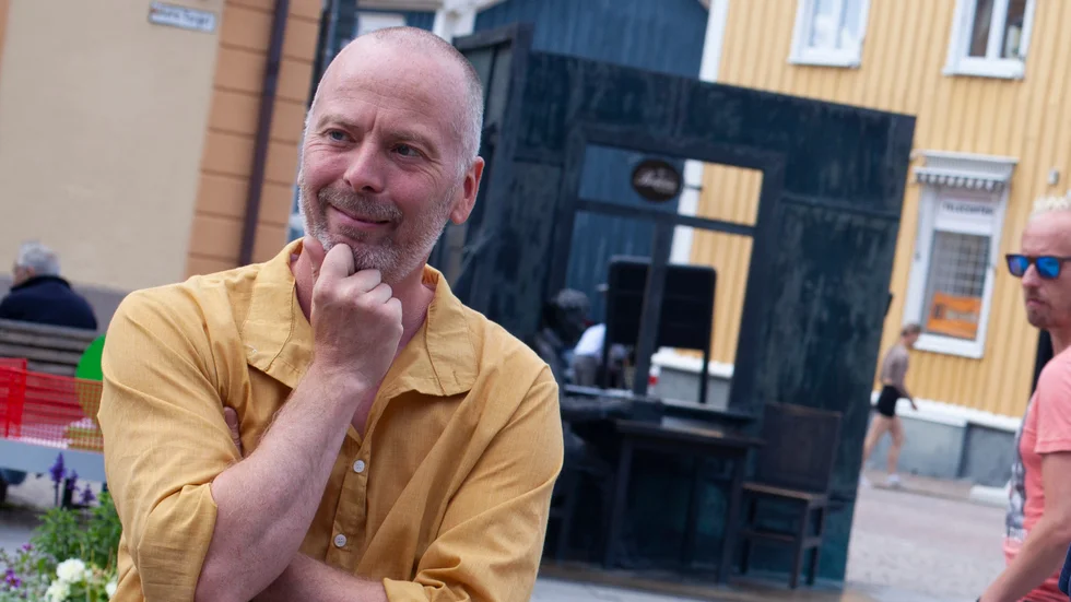 Lars Johansson (V) kan inte säga när Vimmerby har en ny majoritet på plats. Han konstaterar i alla fall att ett majoritetssamarbete med SD är helt uteslutet för hans parti.