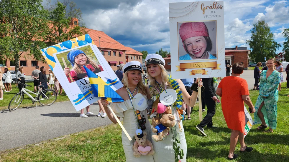 Alva Engström och Hanna Häggström var taggade inför firandet.