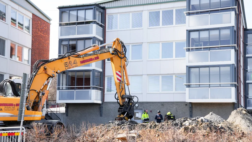 Grävning för spillvattentankar pågår. 