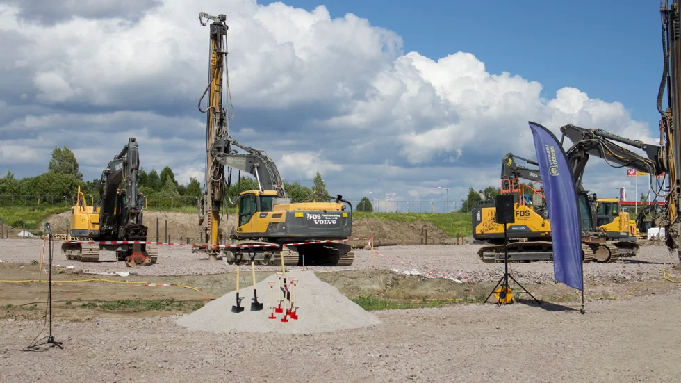 Här är platsen som ska förvandlas till Gränby simhall. Bygget sägs vara klart till hösten 2026.