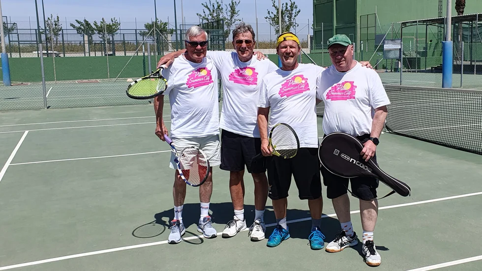 Glatt gäng från Piteå på spanska tennisbanor. Från vänster Hans "Frecka" Fredricson, Anders Sandström, Christer Wennberg och Håkan Almqvist.