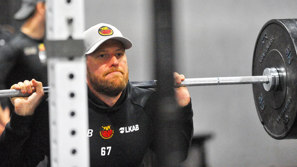 "Jag vill fokusera på säsongen vi har framför oss och det är för tidigt att säga hur det blir redan nu", säger Linus Omark.