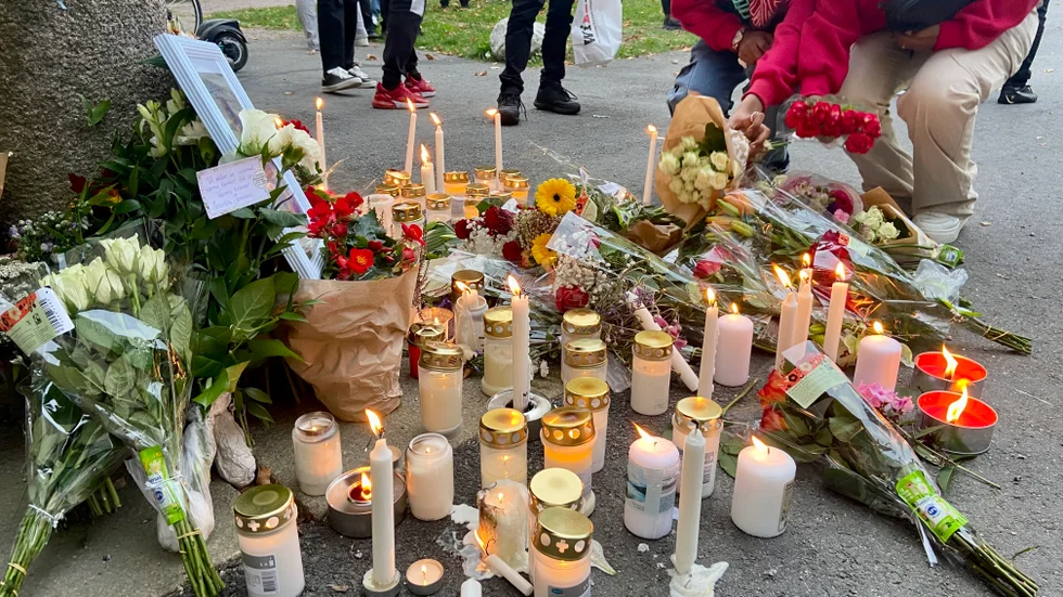 Misstankarna har försvagats mot en man som suttit häktad efter mordet i Sala backe i höstas. Bild från minnesstunden. 