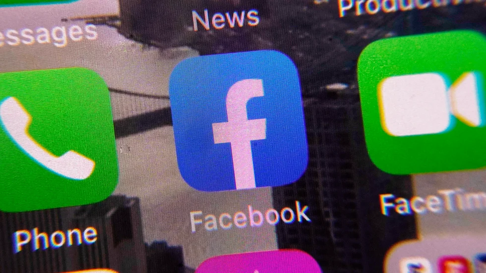 Bland annat användare på Facebook rapporterade om att de blev utloggade. Arkivbild.