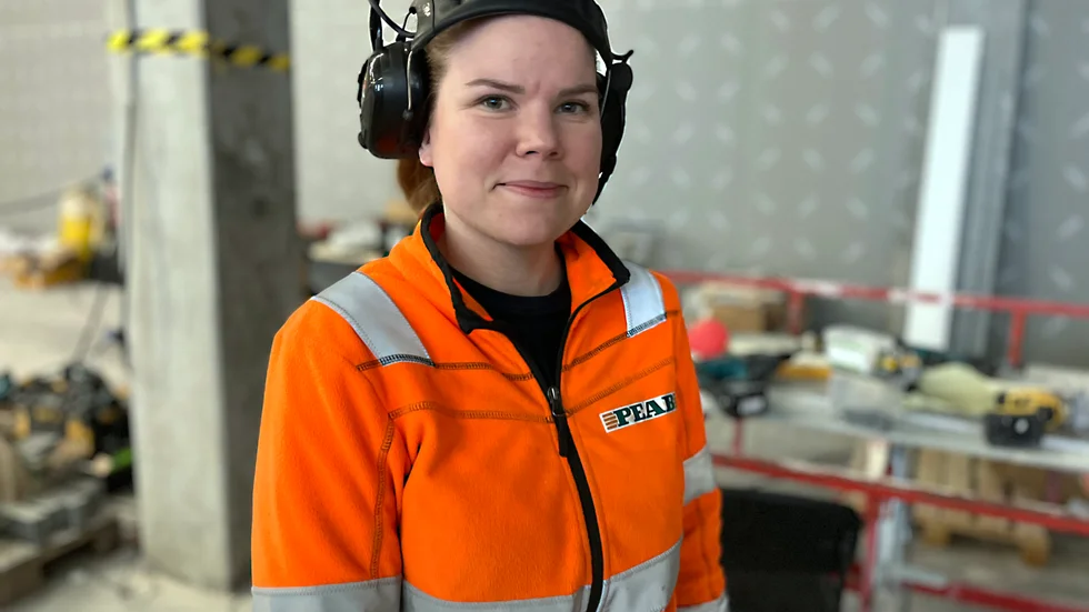 Sara Johansson, 28, har hittat sitt yrke. Hon tänker fortsätta som lärling efter att hon avslutat tiden som byggårselev hos Peab. 