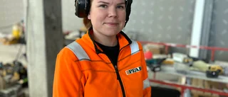 Egna stugbygget gav Sara, 28, mersmak – nu är hon snickarelev