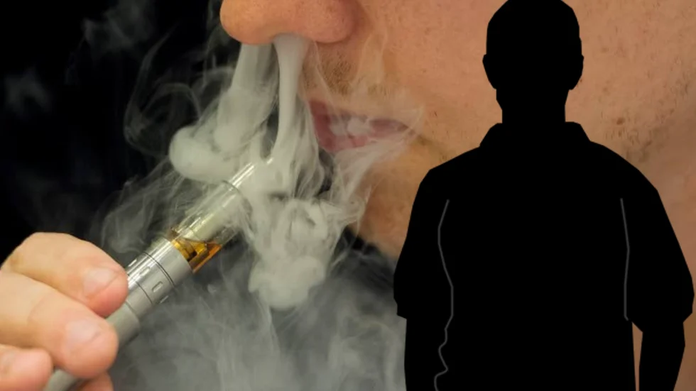 En man tog bloss från sin kompis vape, i tron om att det var lagligt. Så var inte fallet. genrebild.