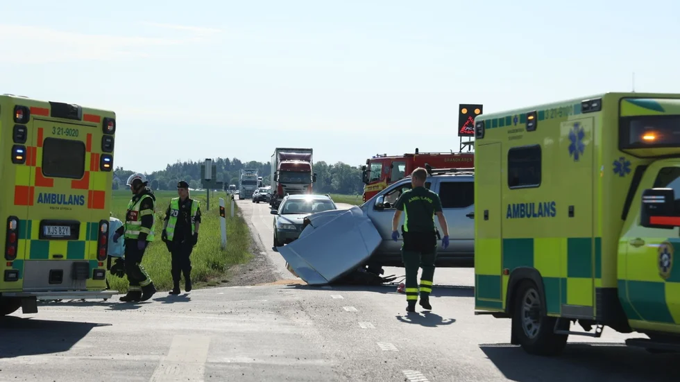 Räddningsarbete vid olyckan. 