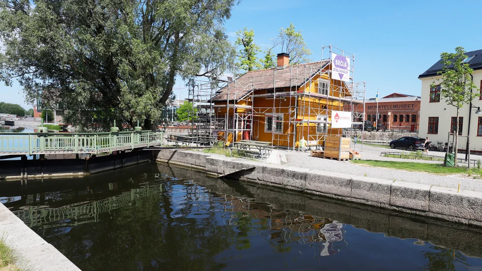 Just nu pågår en renovering av Eskilstuna ölkulturs uteservering Slussvaktarn. Nu finns en prognos för när den populära oasen ska komma att öppna. 