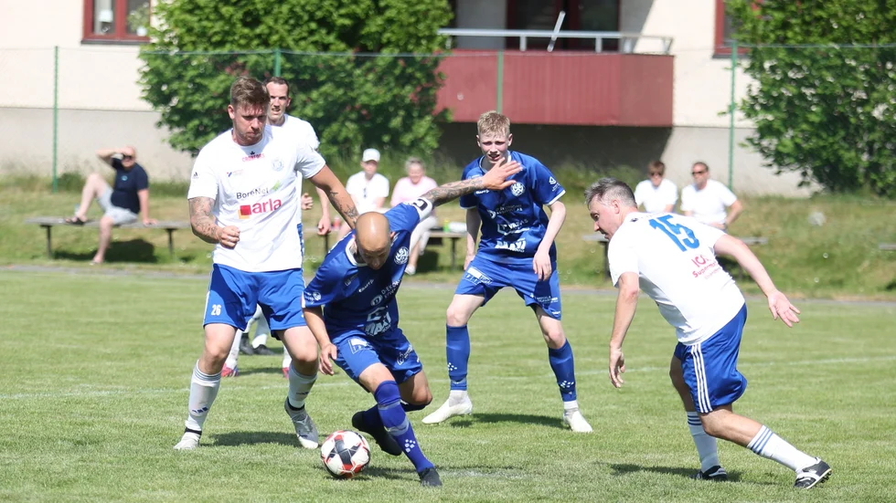 LSW IF, här mot Borensbergs IF i fyran i fjol, möter storebror Motala AIF i 16-delsfinal i Östgötacupen. Matchen blir söndag 23 mars klockan 14 på Idrottsparken.