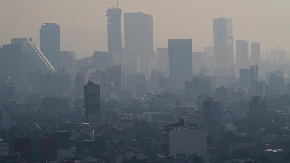 Smog över Mexico City. Bilden är tagen 22 maj.