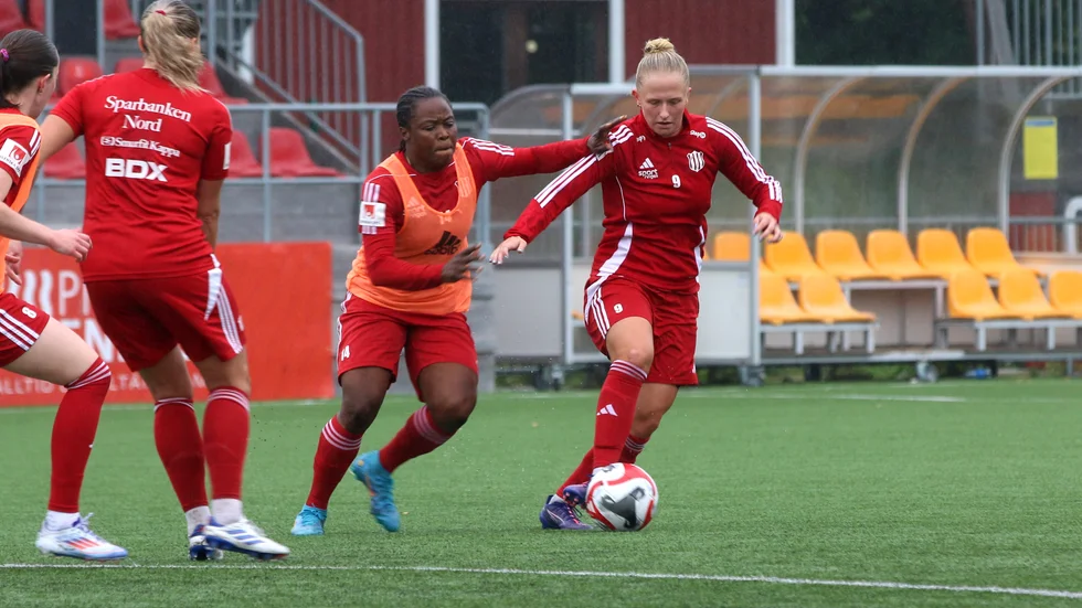 Tuva Skoog har dragits med både en knäskada och en skada i baksida lår den här säsongen. Därför blev det bara tre framträdanden i damallsvenskan under våren. Nu hoppas 19-åringen på en roligare höst.