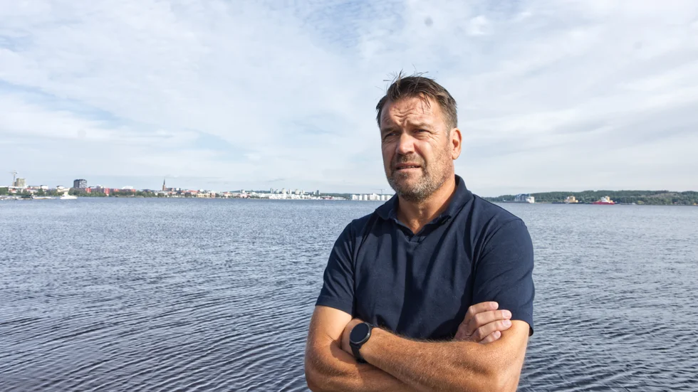 Christer Andersson har varit i världens alla hörn, men trivs ändå rätt bra hemma i Bergnäset också.