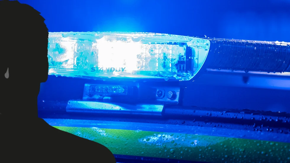 Gripen, häktad, frisläppt – och på nytt gripen av polisen. Den 36-årige Skelleftebon sitter ännu en gång frihetsberövad. Detta efter att hovrätten i Umeå gav tingsrätten i Skellefteå bakläxa på ett tidigare beslut att mannen skulle släppas fri trots de brottsmisstankar som riktas mot honom. 