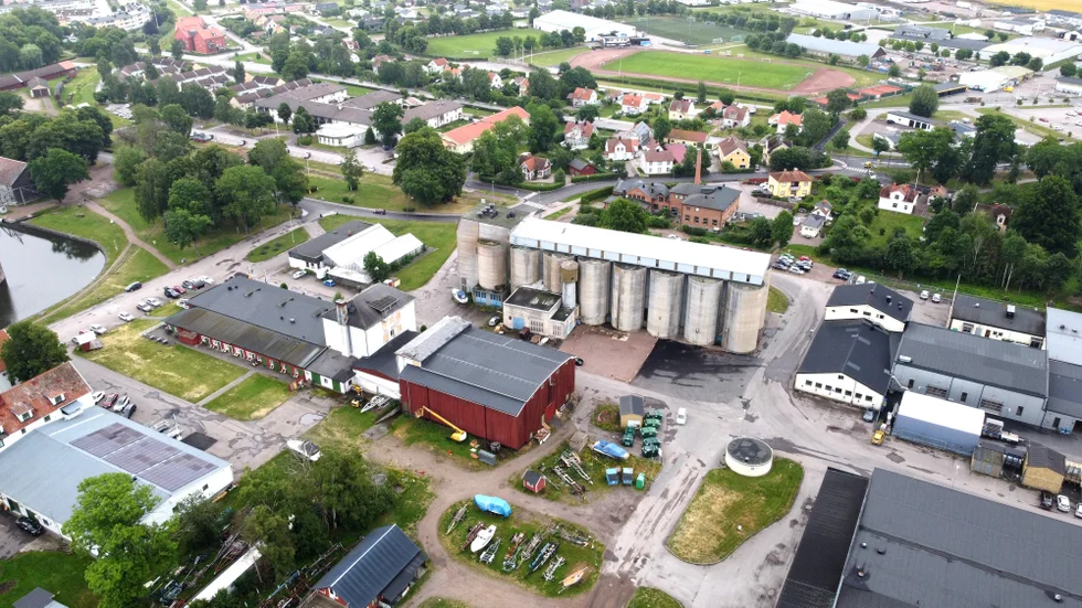 Vadstena kommun kommer nog aldrig mer att få möjlighet att bygga en sju våningar hög byggnad i Vadstenas innerstad om silon rivs, skriver debattörerna.