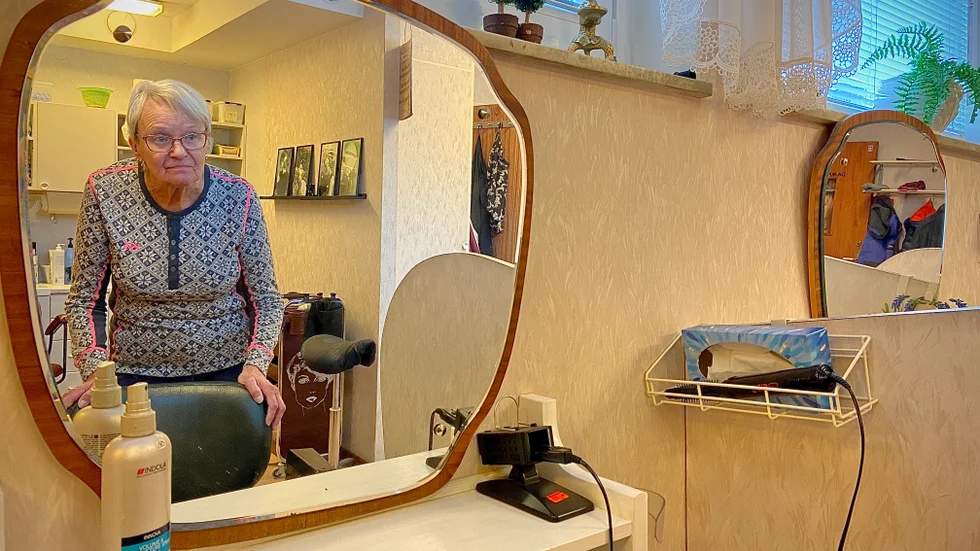 Snart blir det tomt bakom stolen. Frisören Anne-Marie Nilsson har arbetat i samma salong sedan 1968, men i slutet av juni lägger hon saxarna på hyllan.