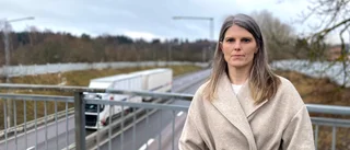 Carolines bil attackerades från bron: "Hela bilen dunkade till"