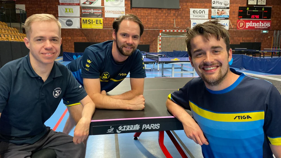 Parisbordet finns i Motala sporthall. Paralympics väntar om knappt två veckor och Västers BTK:s deltagare för Sverige har haft Motala som bas i sin laddning med landslaget. Drömmen är någon medalj i mästerskapet. 