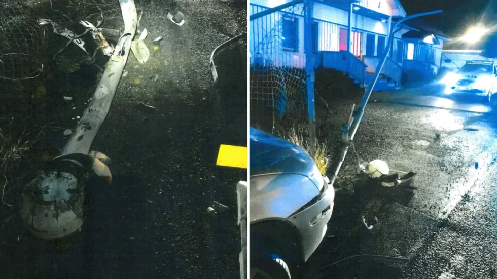 På bild syns den lyktstolpe och det staket som mannen körde in i. Bilderna är hämtade ur polisens förundersökningsprotokoll.
