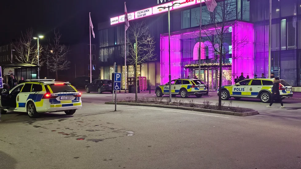På kvällen den fjärde mars inträffade en skjutning inne på Mirum galleria. Det skulle visa sig vara 17-åringens morduppdrag.