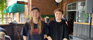 18-åringarna sommarjobbar som ljudtekniker på Katalin