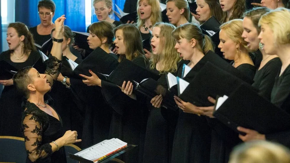 Studentkören Chorus Lin under ledning av Anna-Carin Strand firade 30 år med en jubileumskonsert i Katadralskoalns aula.