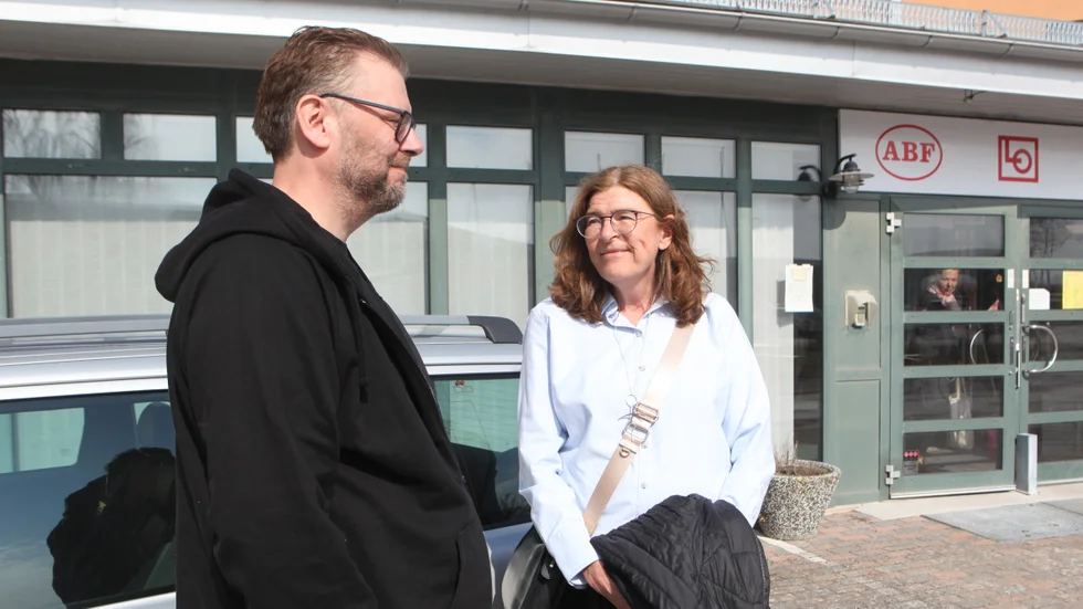 Linus Gränsmark, distriktschef för LO Gotland, tog med Therese Guovelin till olika arbetsplatsbesök på Gotland.