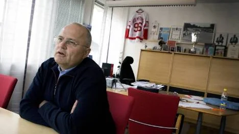 Anders Eriksson i Piteås damstyrelse hade hoppats på Roger Sandberg som ny tränare. Men han tackade nej och nu går jakten på en ny tränare vidare.