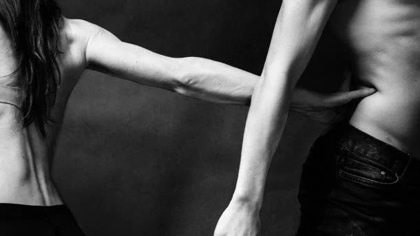 intensivt. ”Fragment” handlar om minnen av sexdebuten och bjuder på fysisk intensitet.