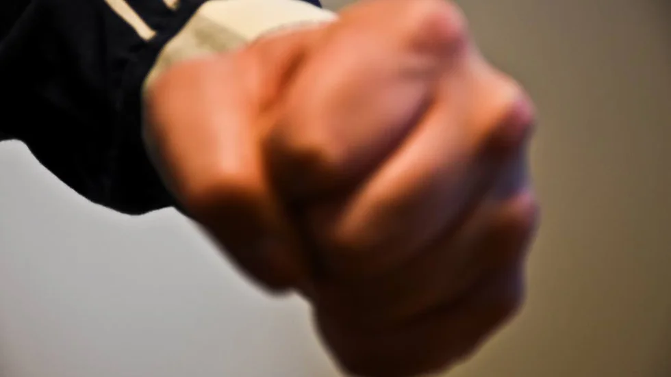 BROTT. En man i 30-årsåldern står nu åtalad för bland annat misshandel av sin pappa.